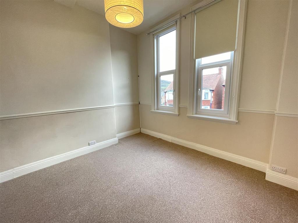 Springhill Road, Scarborough 2 bed flat £550 pcm (£127 pw)