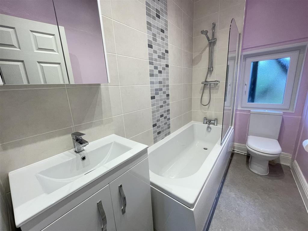 Springhill Road, Scarborough 2 bed flat £550 pcm (£127 pw)