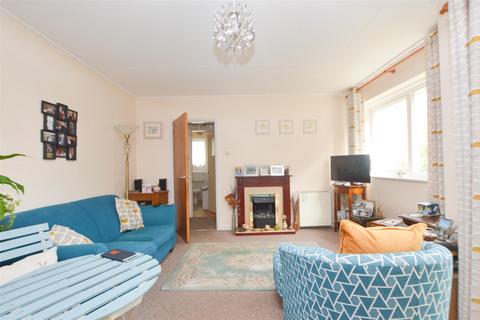 8 bedroom flat for sale - Spencer Road, Eastbourne