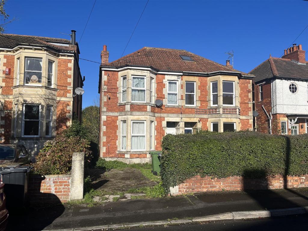 Clarendon Road, Trowbridge 3 bed semidetached house £235,000