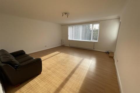 2 bedroom flat to rent, Thornbury Avenue, Isleworth TW7