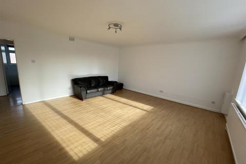 2 bedroom flat to rent, Thornbury Avenue, Isleworth TW7