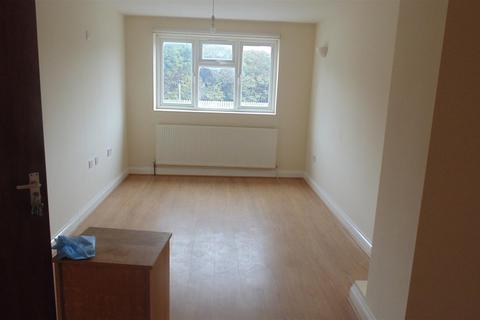 1 bedroom in a house share to rent, Kingsley Road, Hounslow TW3