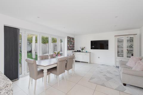 6 Amber Close, Epsom Downs, Epsom, KT17 3BG