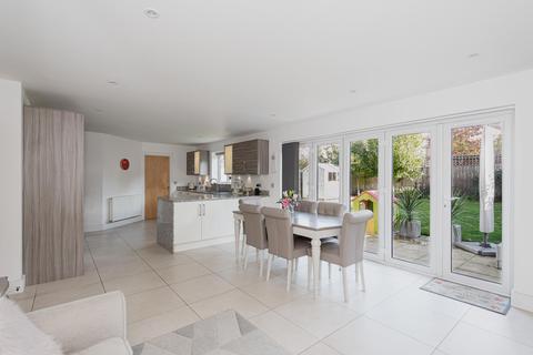 6 Amber Close, Epsom Downs, Epsom, KT17 3BG