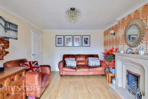 3 Mollis Grove, Oldham, OL1 4TN