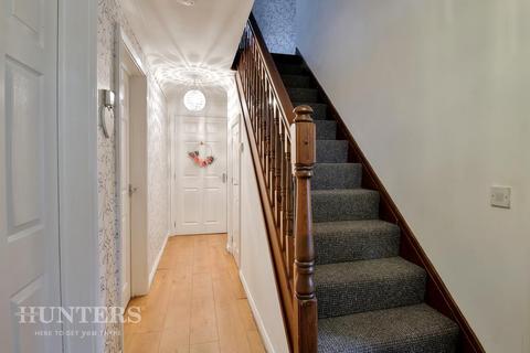 3 Mollis Grove, Oldham, OL1 4TN