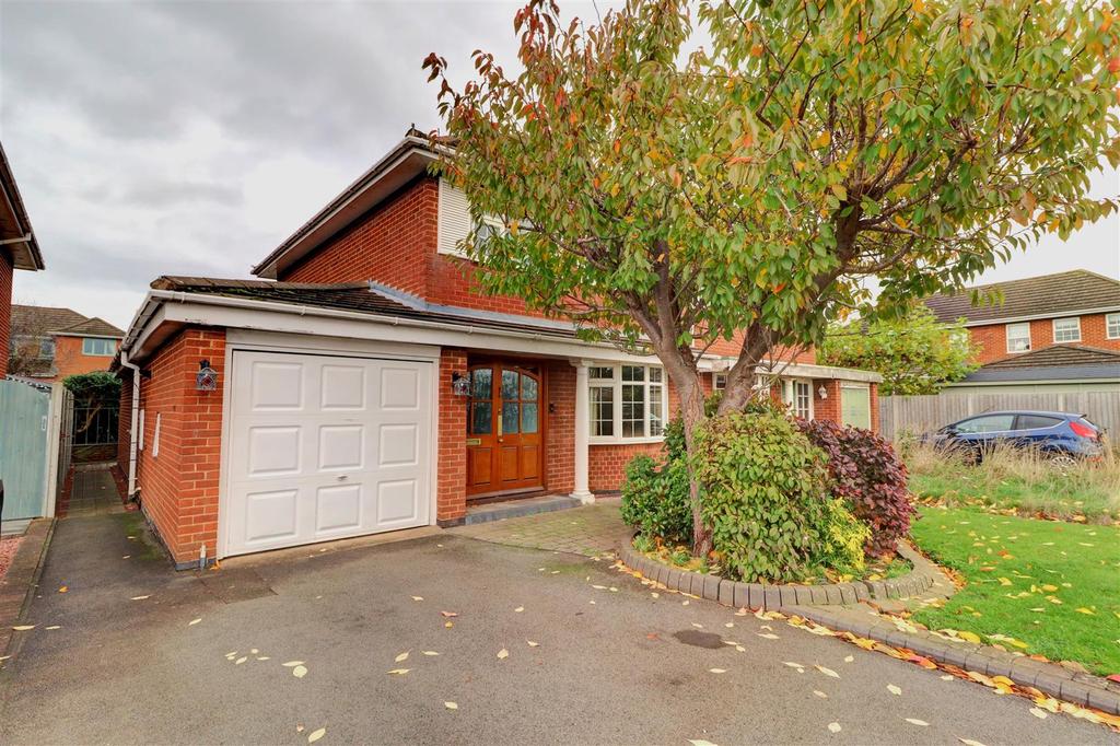 Woodcote Avenue, St Nicolas Park, Nuneaton 4 bed semidetached house