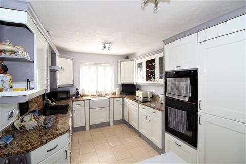 3 bedroom end of terrace house to rent - Wallis Close, Hornchurch
