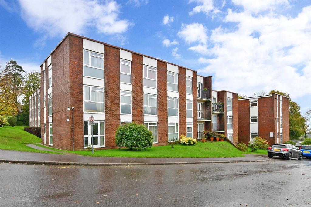 Mill Lane, Crowborough, East Sussex 2 bed flat for sale £210,000