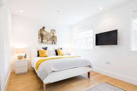 21a Brick Street, London, W1J 7DL