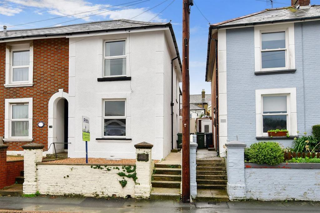 Landguard Road, Shanklin, Isle of Wight 2 bed end of terrace house for