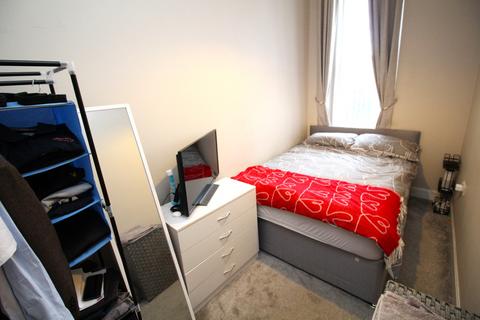 2 bedroom flat to rent, Maxwell Road, Pollockshields, Glasgow, G41