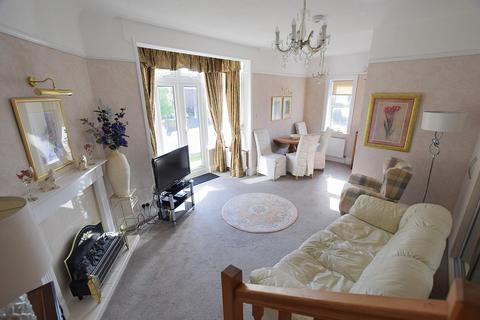 1 bedroom flat to rent, 11 Dean Park Road, Bournemouth, Dorset. BH1 1HU
