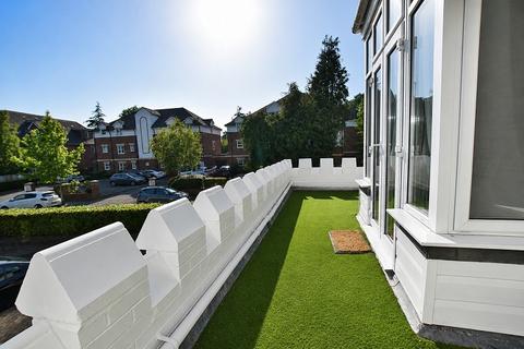 1 bedroom flat to rent, 11 Dean Park Road, Bournemouth, Dorset. BH1 1HU