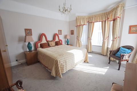 1 bedroom flat to rent, 11 Dean Park Road, Bournemouth, Dorset. BH1 1HU