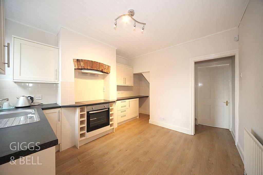Hartley Road, Luton, Bedfordshire, LU2 2 bed terraced house £250,000