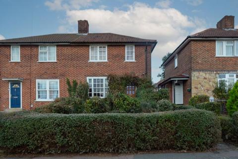 39 Prestbury Square, London, SE9 4LZ