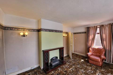 3 bedroom flat for sale - 2 Esher Avenue, Romford, Essex, RM7 9EA