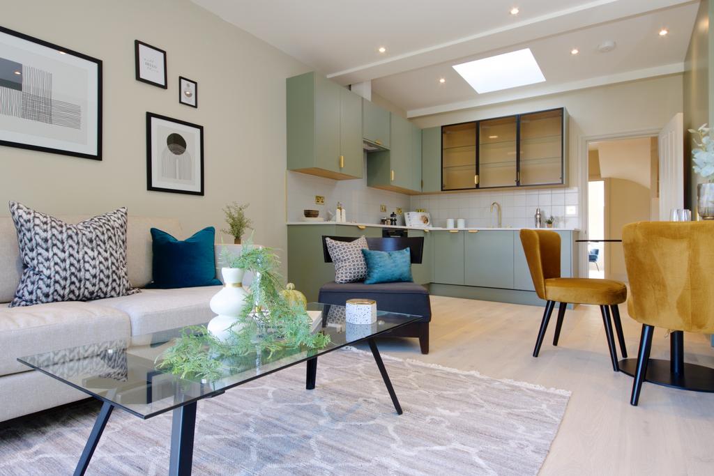 Selborne Road, Southgate, N14 2 bed flat for sale £500,000