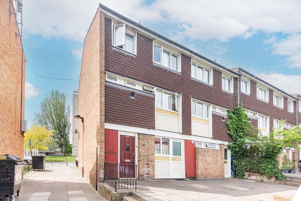 Accacia Road, Wood Green, London, N22 3 bed semidetached house for