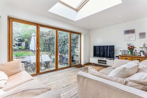 10 Falconer Road, Bushey, WD23 3AD