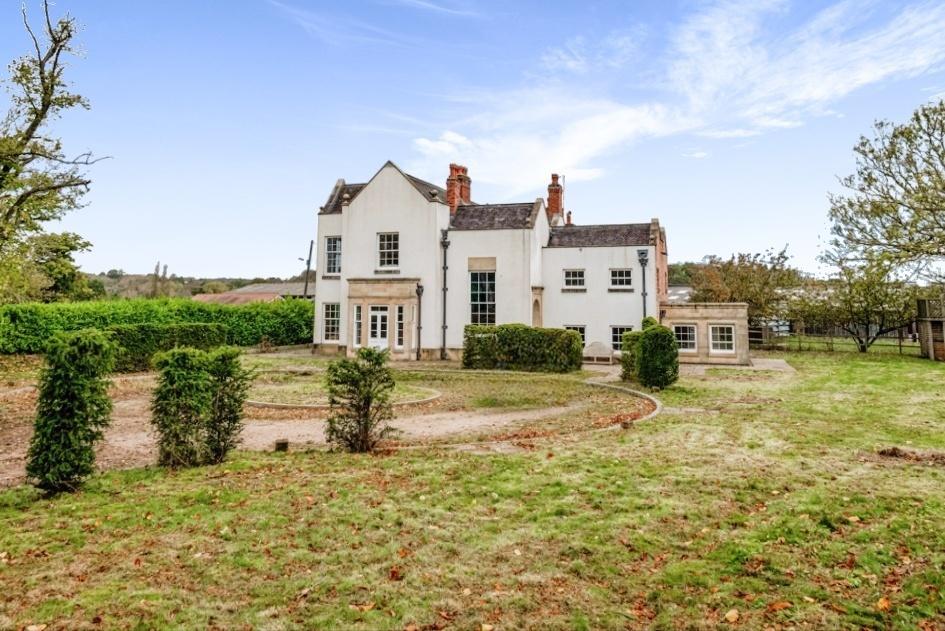 Talbot Lane, Whitwick, LE67 6 bed detached house for sale £999,950