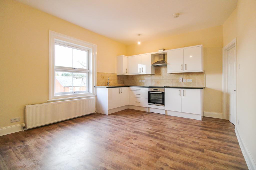 Alexandra Road, Farnborough, GU14 2 bed apartment £1,100 pcm (£254 pw)