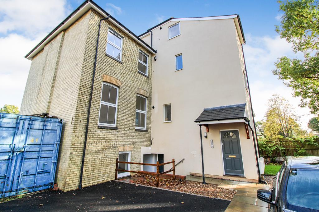 Alexandra Road, Farnborough, GU14 1 bed apartment £950 pcm (£219 pw)