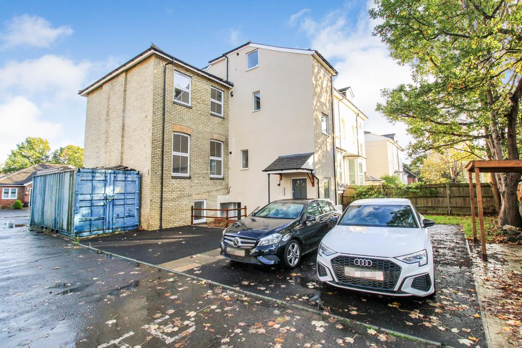 Alexandra Road, Farnborough, GU14 1 bed apartment £1,000 pcm (£231 pw)