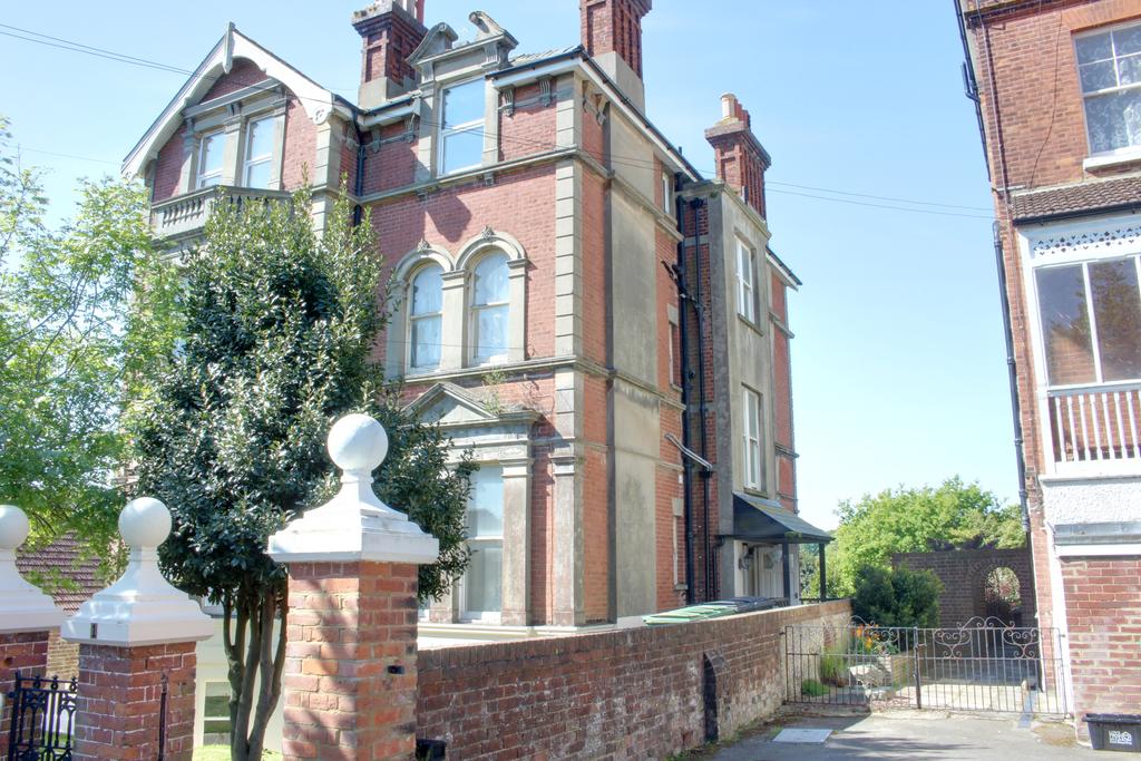 Wykeham Road, Hastings TN34 1 bed flat £700 pcm (£162 pw)