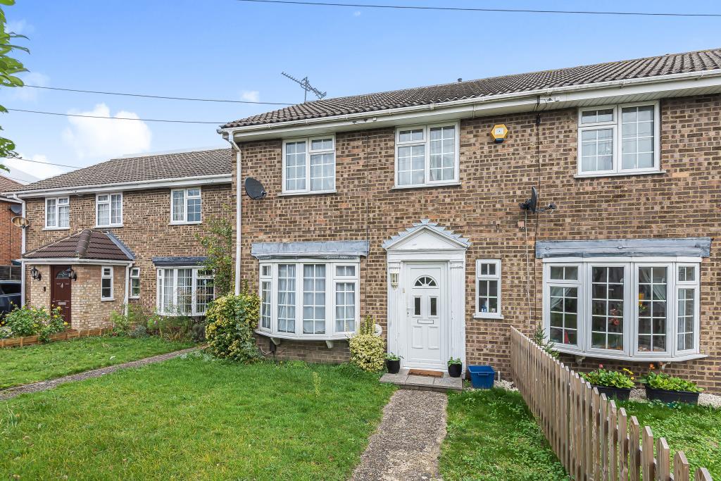 Camberley, Surrey, GU17 3 bed terraced house for sale £375,000