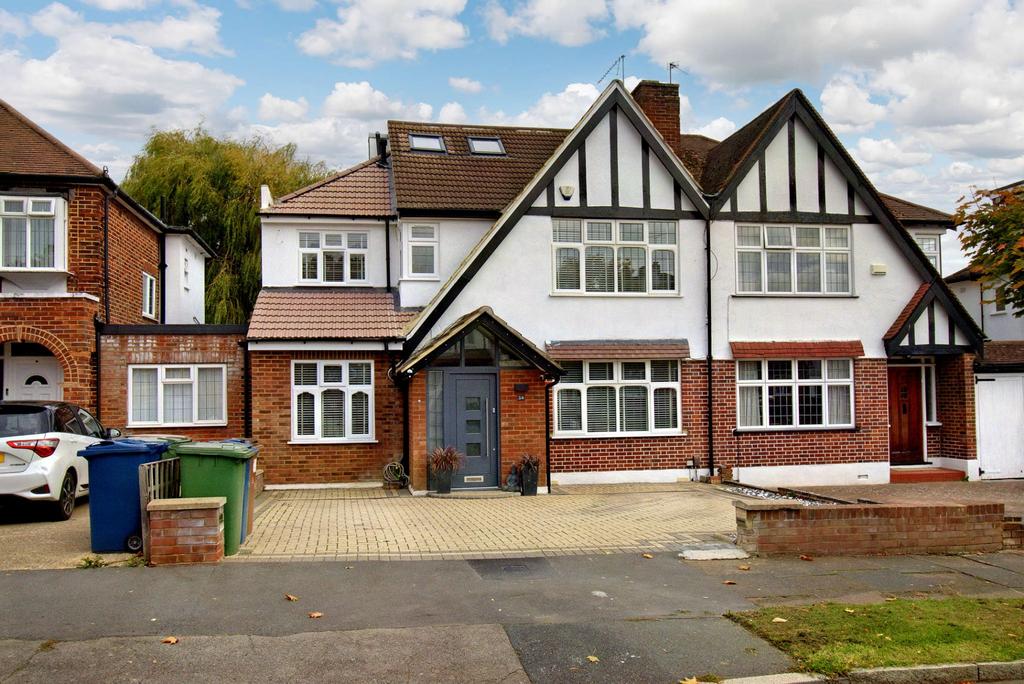 Rowlands Avenue, Hatch End, Pinner, HA5 5 bed semidetached house £