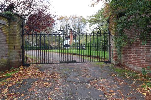4 bedroom detached house to rent - Fittocks Gate Lodge 174 High Street, Cheveley, Newmarket