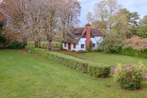 4 bedroom detached house to rent, Fittocks Gate Lodge 174 High Street, Cheveley, Newmarket