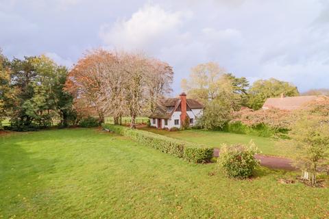 4 bedroom detached house to rent, Fittocks Gate Lodge 174 High Street, Cheveley, Newmarket