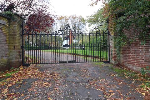 4 bedroom detached house to rent, Fittocks Gate Lodge 174 High Street, Cheveley, Newmarket