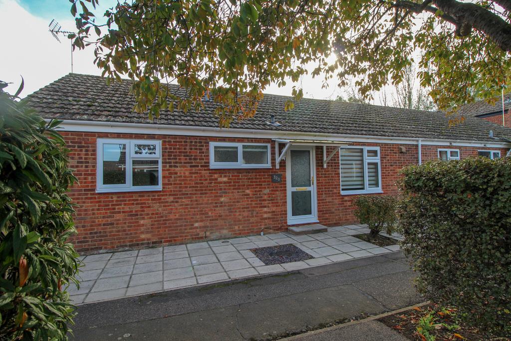 Hethersett Close, Newmarket 2 bed semidetached bungalow for sale £