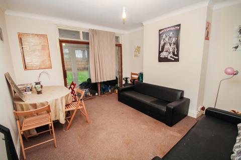 5 bedroom semi-detached house to rent, BILLS INCLUDED -The Turnways, Headingley, Leeds, LS6