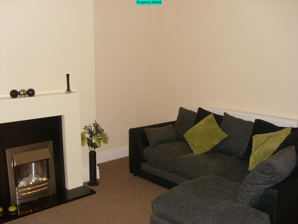 Berriedale Road, Nelson, BB9 8AZ 2 bed terraced house £520 pcm (£120 pw)