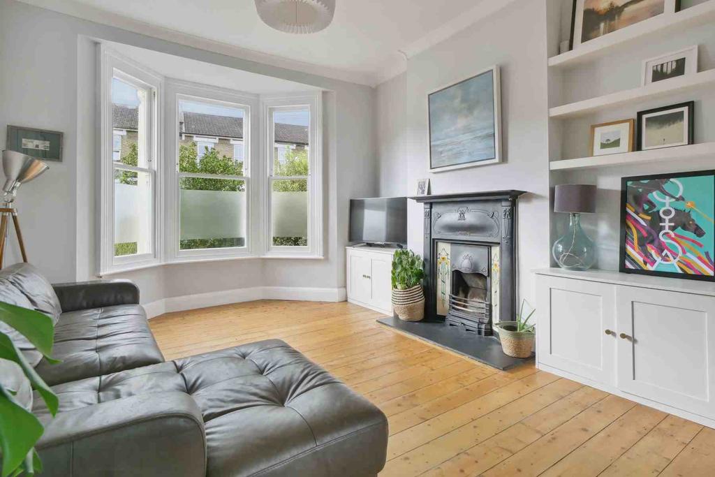 Fairlawn Park, London 3 bed house to rent £2,500 pcm (£577 pw)