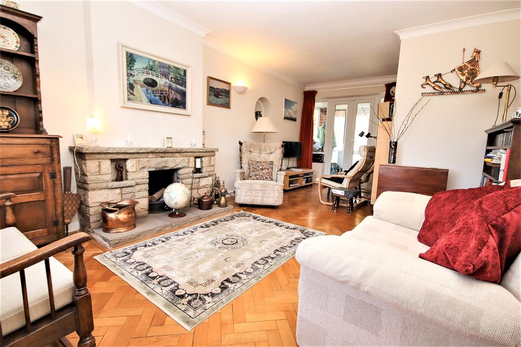 Birdwood Road, Maidenhead 4 bed detached bungalow £725,000