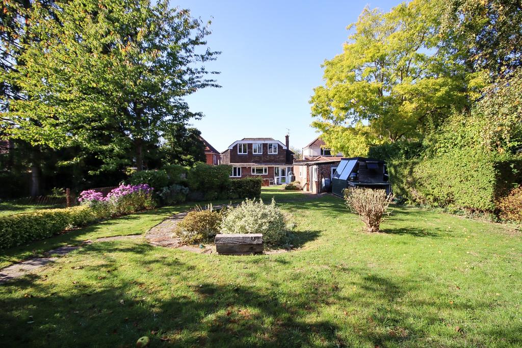 Birdwood Road, Maidenhead 4 bed detached bungalow £725,000
