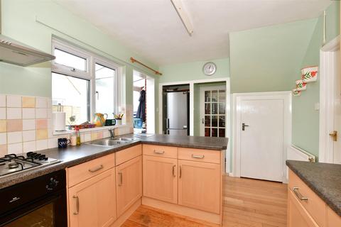 3 bedroom detached house for sale - Kendal Road, Totland, Isle of Wight