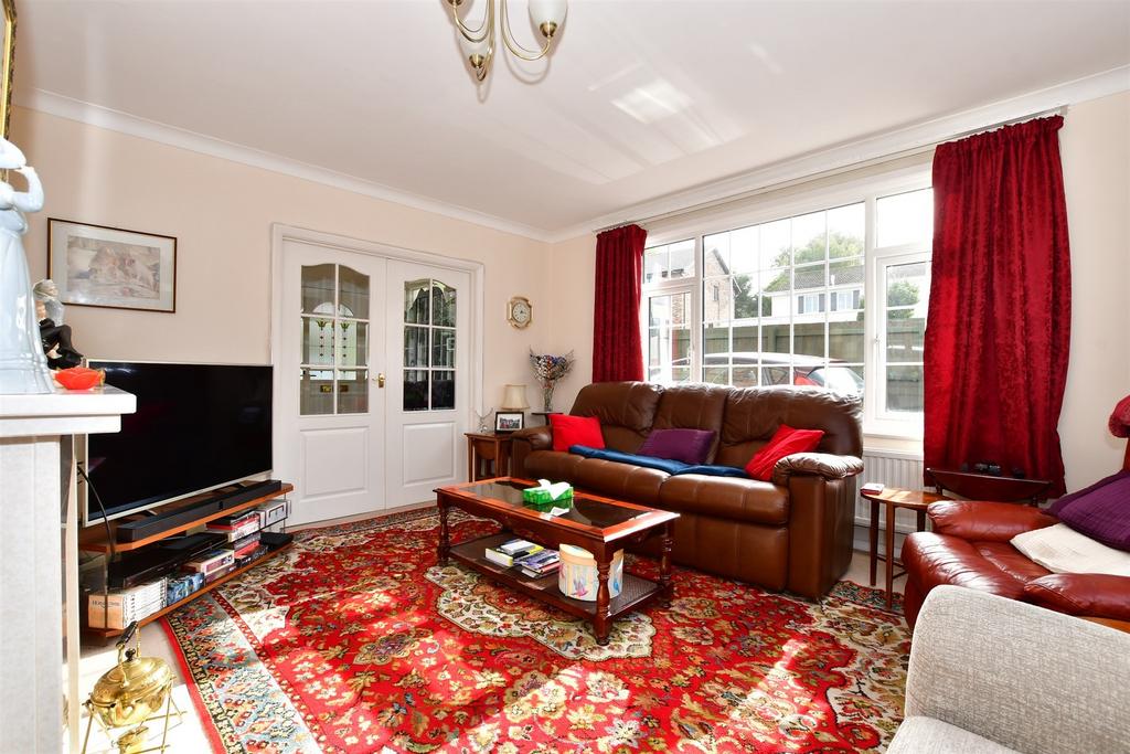Kendal Road, Totland, Isle of Wight 3 bed detached house for sale £