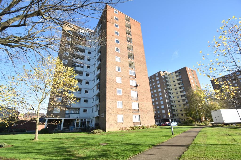 Priory Court, Bedford, Bedfordshire... 1 bed flat - £90,000