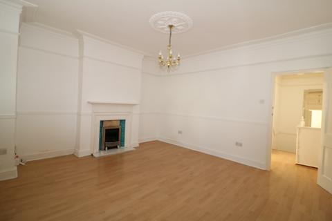 4 bedroom terraced house to rent - Gassiot Road, London SW17