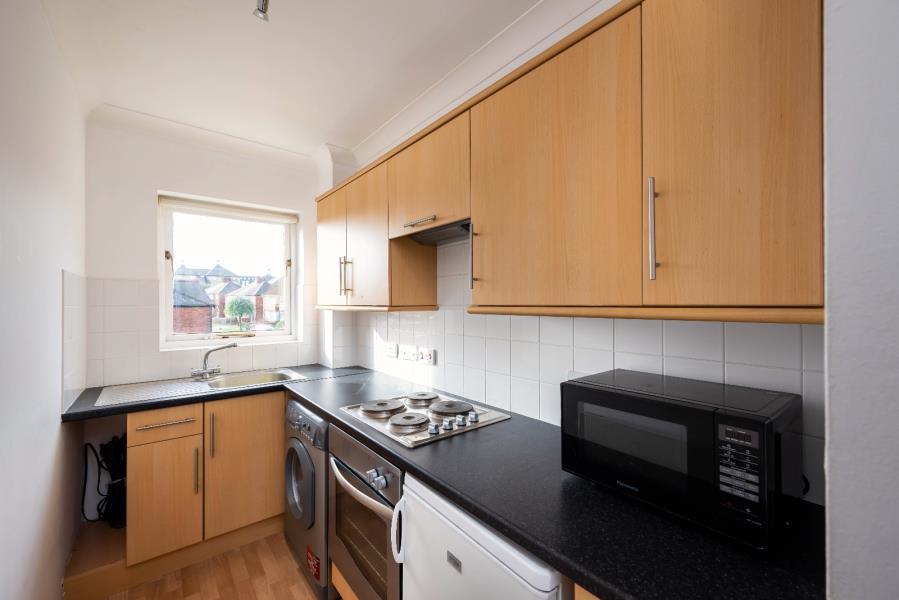 BECKSIDE GARDENS, MELROSEGATE, YORK... 1 bed apartment £750 pcm (£173 pw)