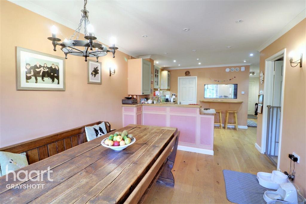 Heath Road, Haslemere 3 bed semidetached house £575,000