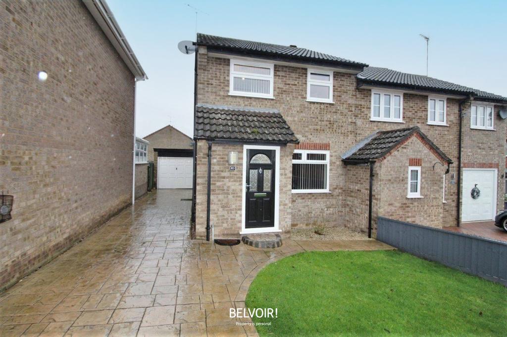 Melford Road, Stowmarket, IP14 3 bed semidetached house to rent £1,100 pcm (£254 pw)
